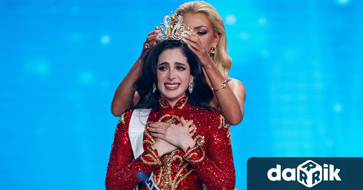 Фатима Бош Фернандес от Мексико бе коронована за носителка на