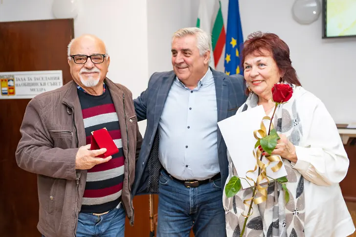 В Мездра празнуваха 48 семейства, които през тази година празнуват 50 години съвместен брачен живот