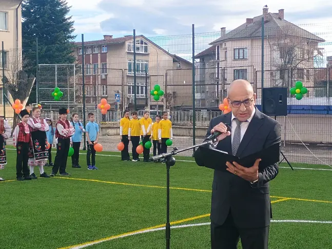           Нова спортна площадка откриха в ОУ „Христо Ботев“ - Мездра