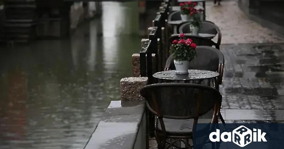 Оранжев код за значителни количества дъжд е обявен в шест