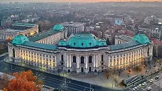 Най-високи заплати взимат завършилите военно дело, информатика и национална сигурност