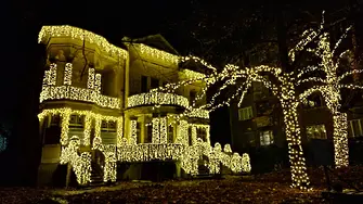 „Къщата с ягодите“ засия с прекрасна коледна украса (СНИМКИ)