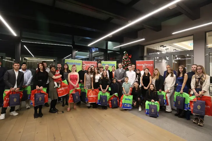 МВР организира традиционното си коледно тържество за деца на загинали и пострадали полицаи и пожарникари