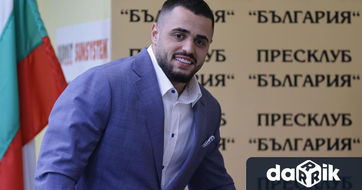 Олимпийският и световен шампион Карлос Насар подписа договора си с