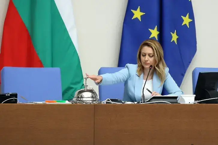 Парламентът не успя да започне работа при първия опит за регистрация