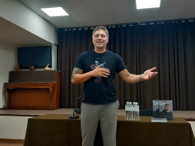 Владимир Карамазов представи в Младежкия дом на Белоградчик книгата си „Мина половин живот“