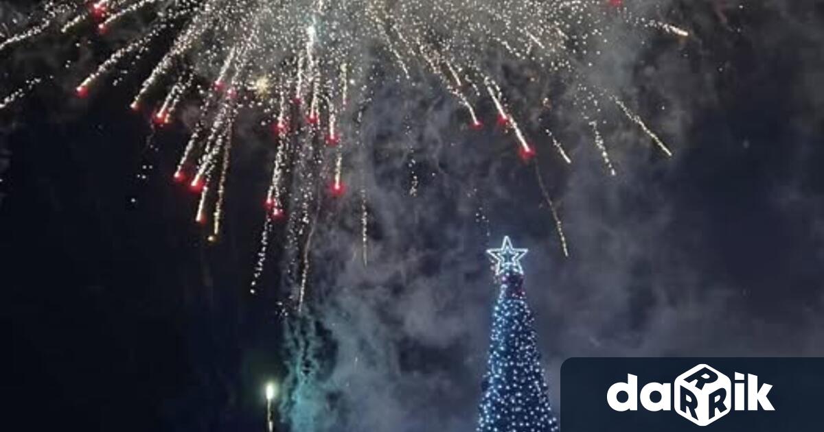 На 1 декември 2025 г понеделник ще бъдат запалени светлините