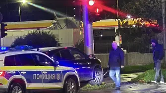 Пиян шофьор се блъсна в светофар при опит за бягство от полицейска проверка