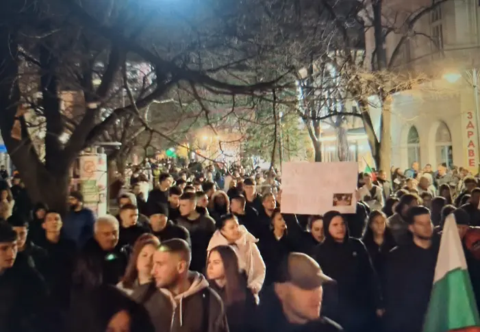 Стотици на протест в Сливен срещу проекта за Бюджет 2026