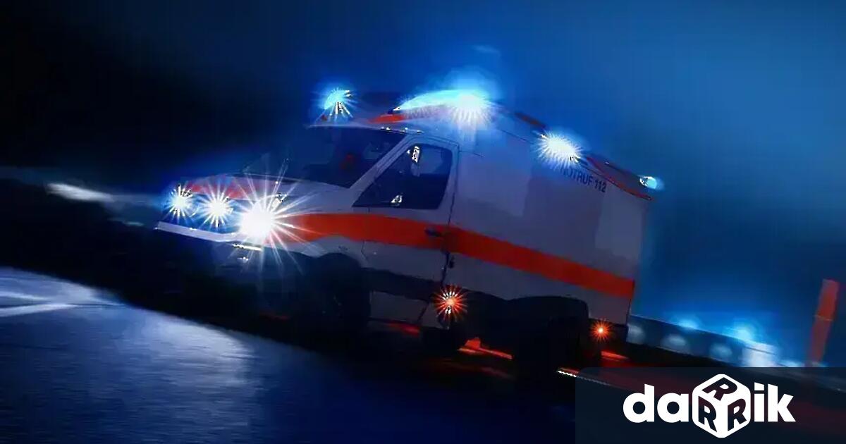 Най малко 10 ранени при тежка катастрофа между лека автомобил и