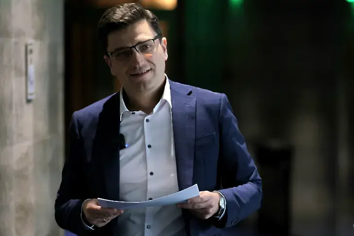 Венко Сабрутев: Всяко българско семейство ще купи един чисто нов айфон на Борисов и Пеевски благодарение на този държавен бюджет