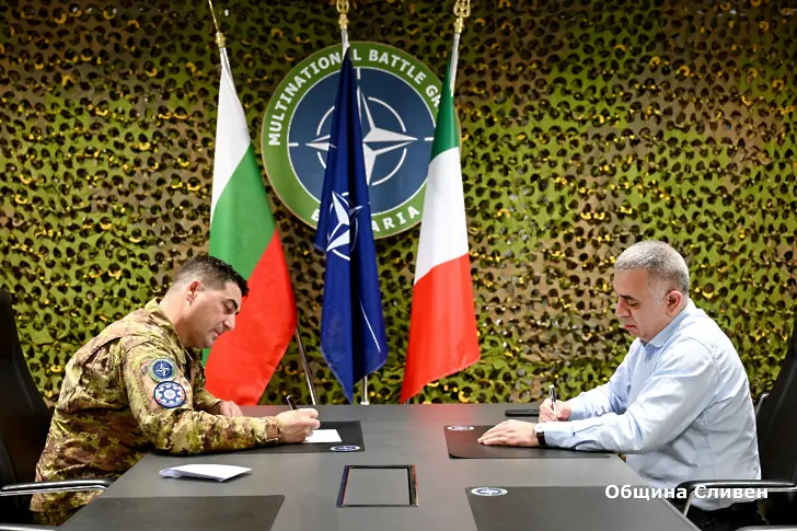 Стефан Радев на среща с командира на италианския контингент на базата в „Ново село“