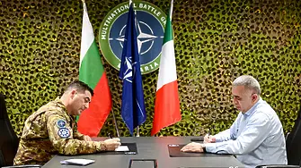 Стефан Радев на среща с командира на италианския контингент на базата в „Ново село“