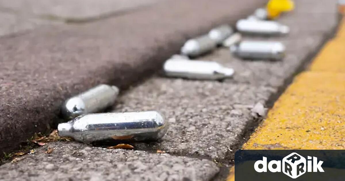 Над 12 000 флакона и капсули с райски газ бяха