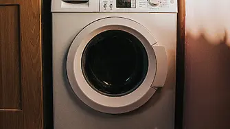 Пожарникари извадиха момиче, заклещено в пералня 