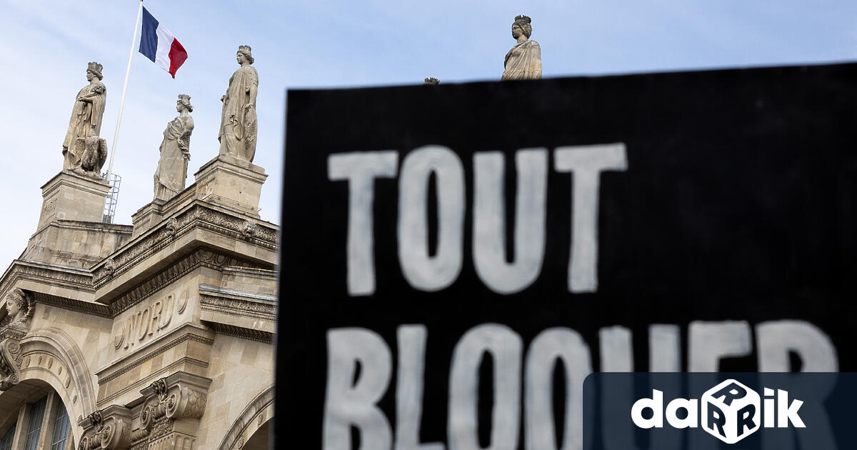 Франция се готви за обща стачка утре свикана по призив