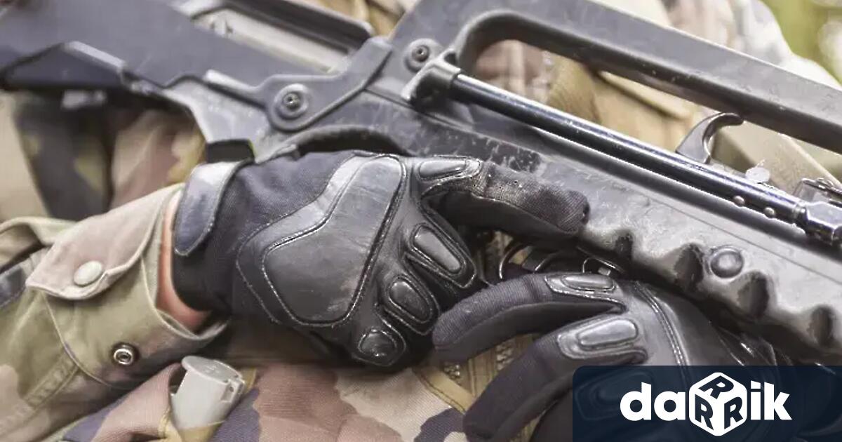 В отговор на заплахата от Русия Франция връща доброволната военна