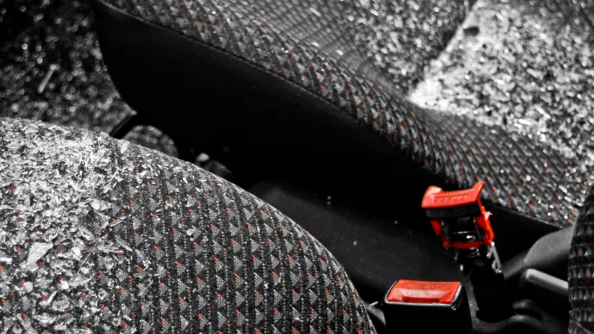 Автомобил се удари в стълб на „Цариградско шосе“ в София, има голямо задръстване 