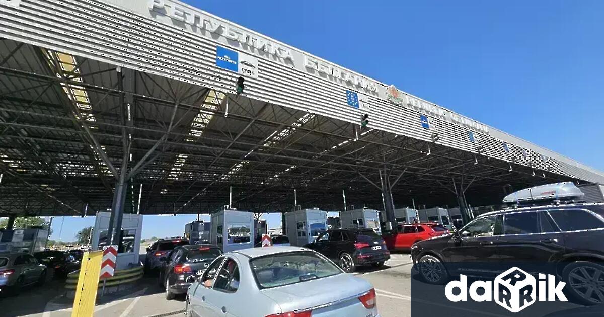На границата с Турция трафикът е интензивен на Граничния контролно пропускателен