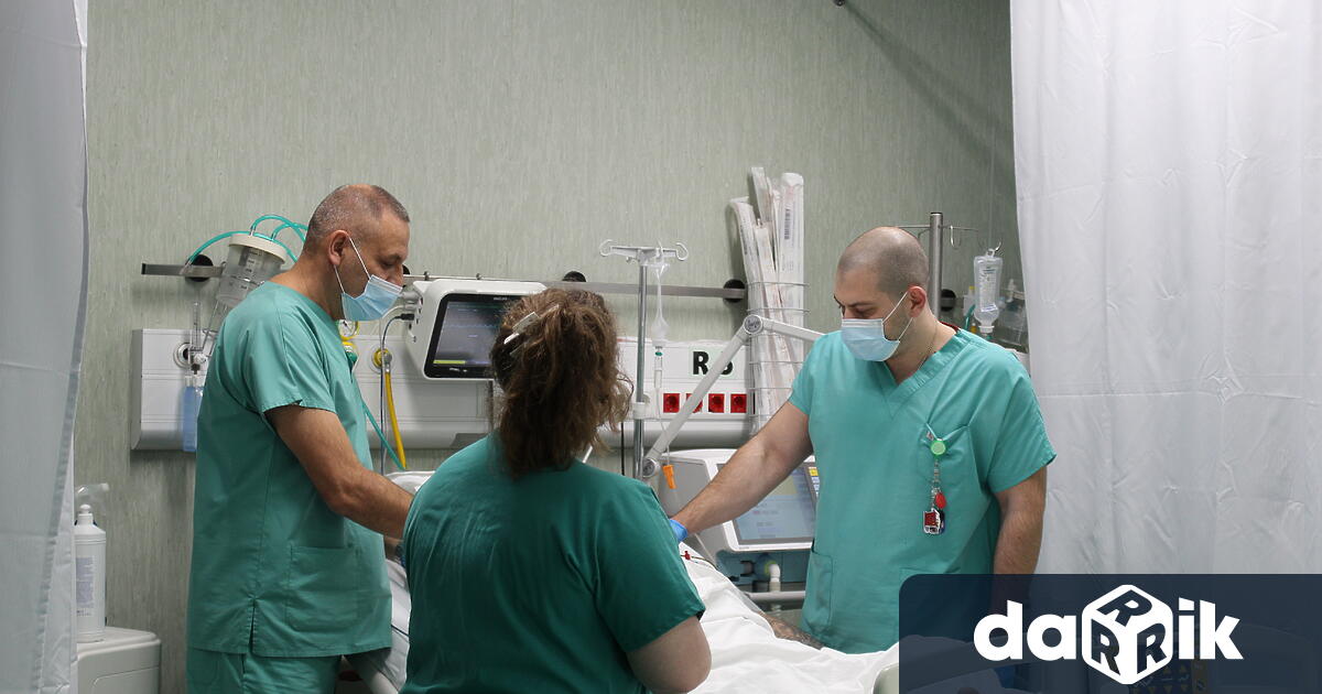 Екип от кардиохирурзи гръдни хирурзи реаниматори и специалисти по образна