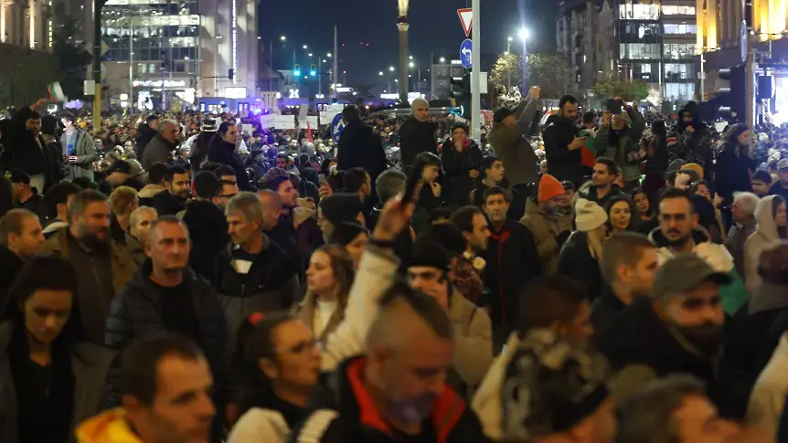 За протеста днес: Водно оръдие, лютив спрей и подкрепления от страната?