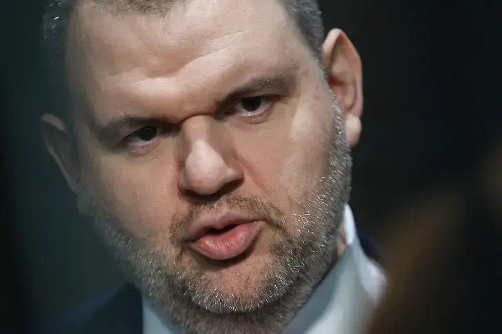 Пеевски: Връщаме Народния съд ли? Искате ли да блокирам парламента всеки ден?