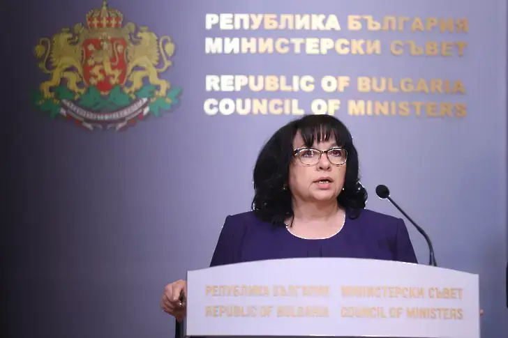 Петкова: Бюджетът не е изтеглен, отложена е бюджетната процедура