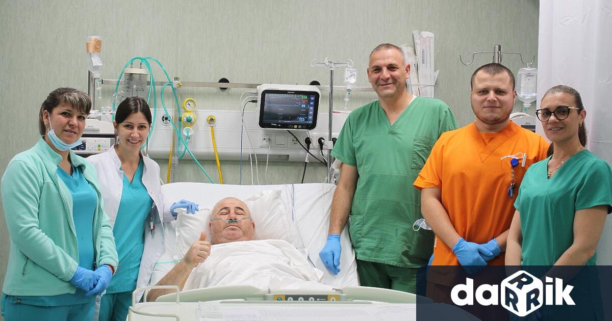 Екип от кардиохирурзи гръдни хирурзи реаниматори и специалисти по образна