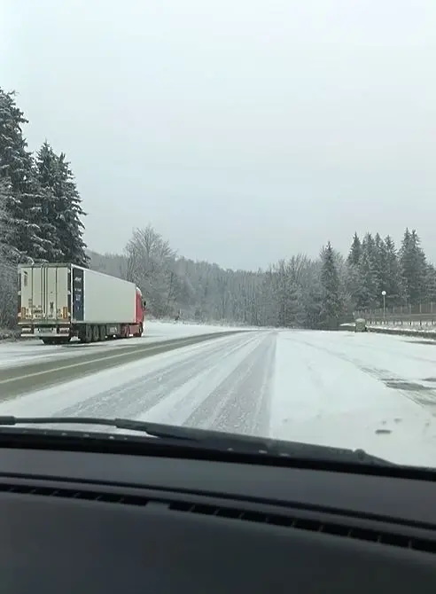 На Петрохан вали сняг