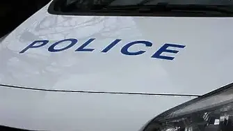 Автомобил се блъсна в търговски обект на паркинга на голям магазин във Враца