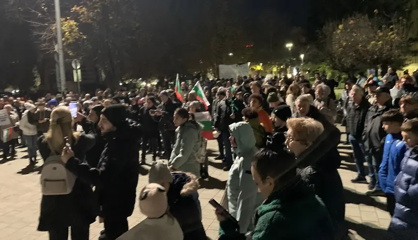  Множество жители се включиха в Плевен в митинга против Бюджет 2026' 