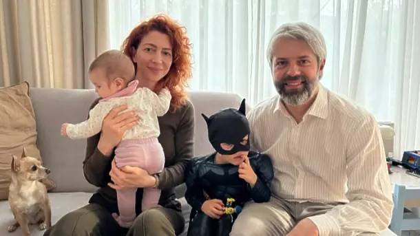 „Намирам най-здрава опора в семейството“: Коцев с първа снимка у дома със семейството си