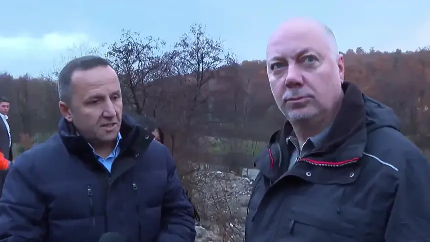 Росен Желязков в бедстващия район на Симитли: Има 40 см до преливане на реката (ВИДЕО)