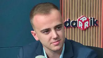 Един от младите протестиращи пред Дарик: Нас ни лъжат от деца! Младите идваме!