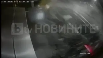 Кола се вряза в заведение във Враца, двама пострадаха (ВИДЕО)