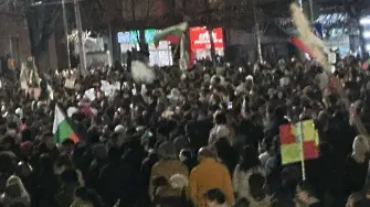 ПП: Агитките дойдоха пред централата на ДПС. Пазете се!