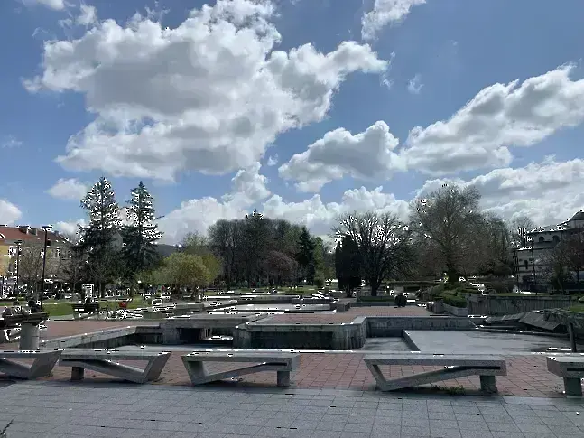 В сряда ще преобладава облачно време с максимални температури между 6° и 8°