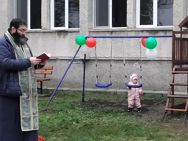 В с. Коиловци откриха детска площадка по проект на кметството