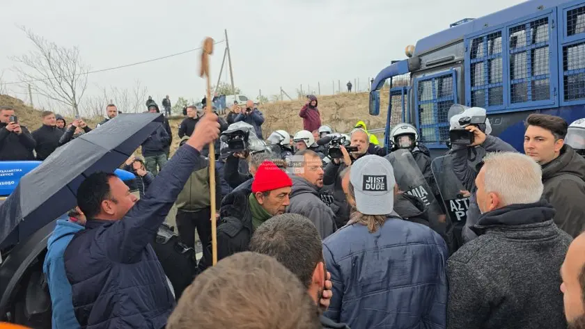 Спряха преминаването през граничния преход „Кулата“ от българска страна