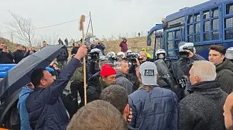 Спряха преминаването през граничния преход „Кулата“ от българска страна