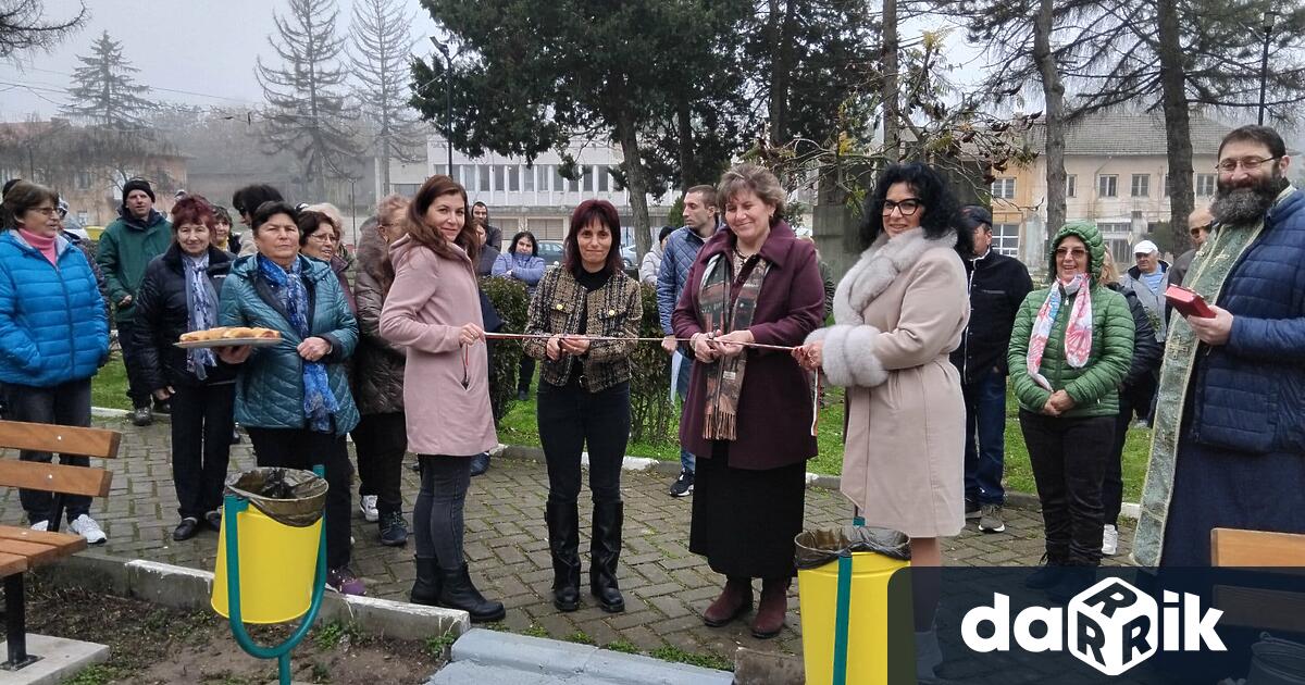 На 3 ти декември сводосвет и прерязване на лентата тържествено бешеоткритадетскатаплощадка