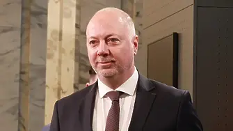 ПП-ДБ връчи „папка с оставка” на Желязков - премиерът я прибра без да я подпише