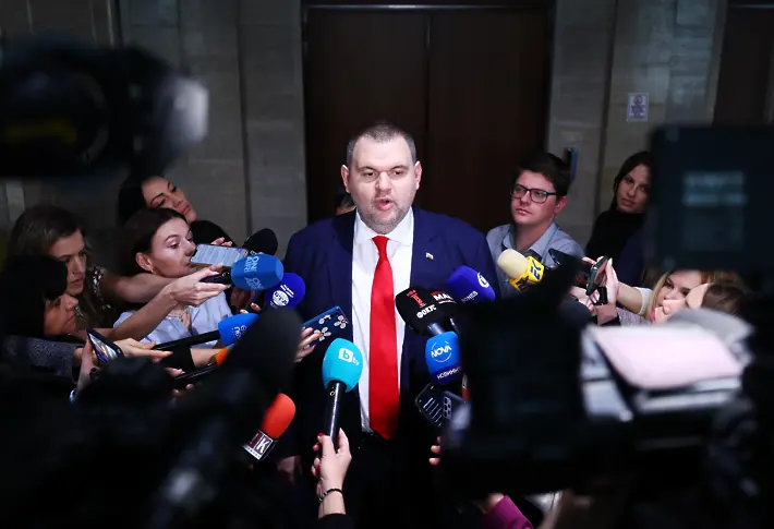 Пеевски: Всичките се завираха в кабинета на Борисов и в моя (СНИМКИ)