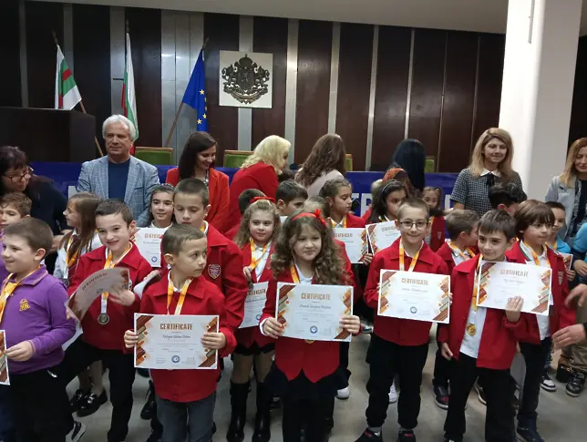 Ученици от Сливен завоюваха общо 116 медала от международното състезание „Математика без граници“ 