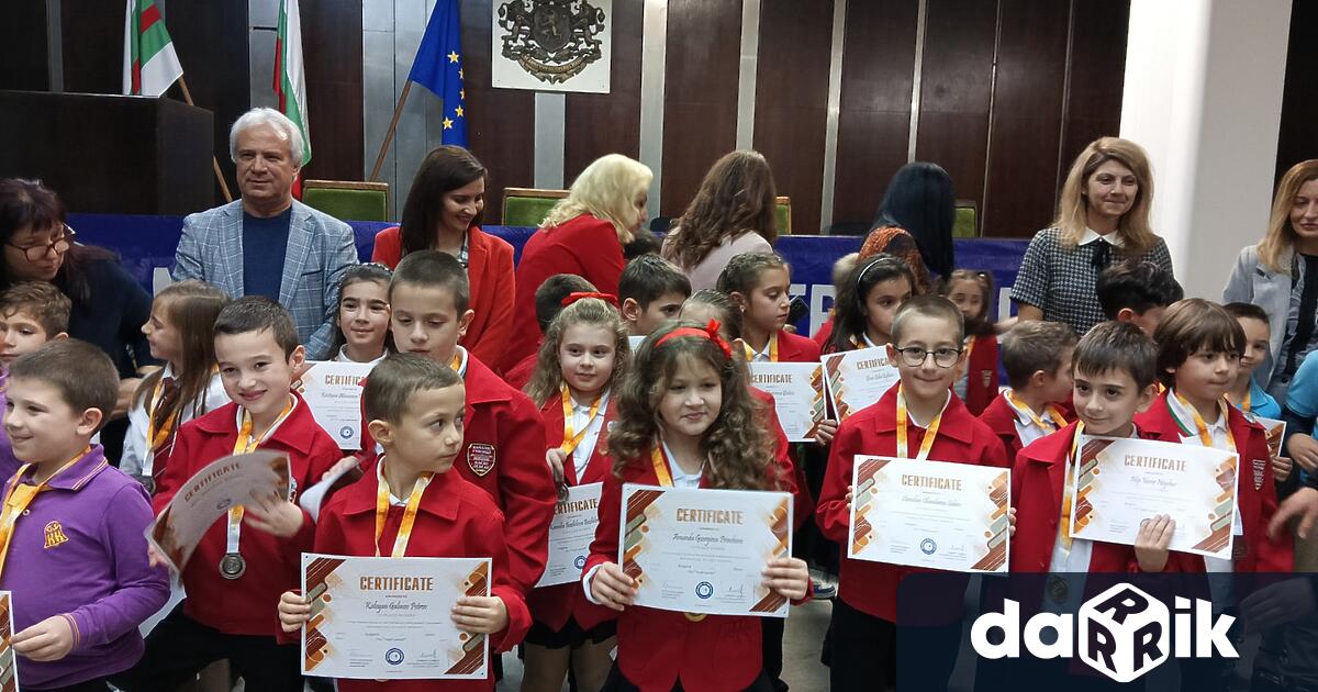 Сливенските математици получиха 16 златни 44 сребърни и 56 бронзови