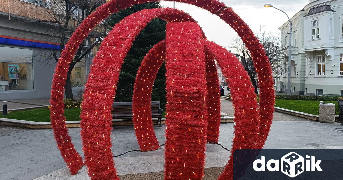 В Сливен тече подготовката за коледните и новогодишни празници На