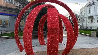 Вандалски прояви по коледната украса на Сливен 