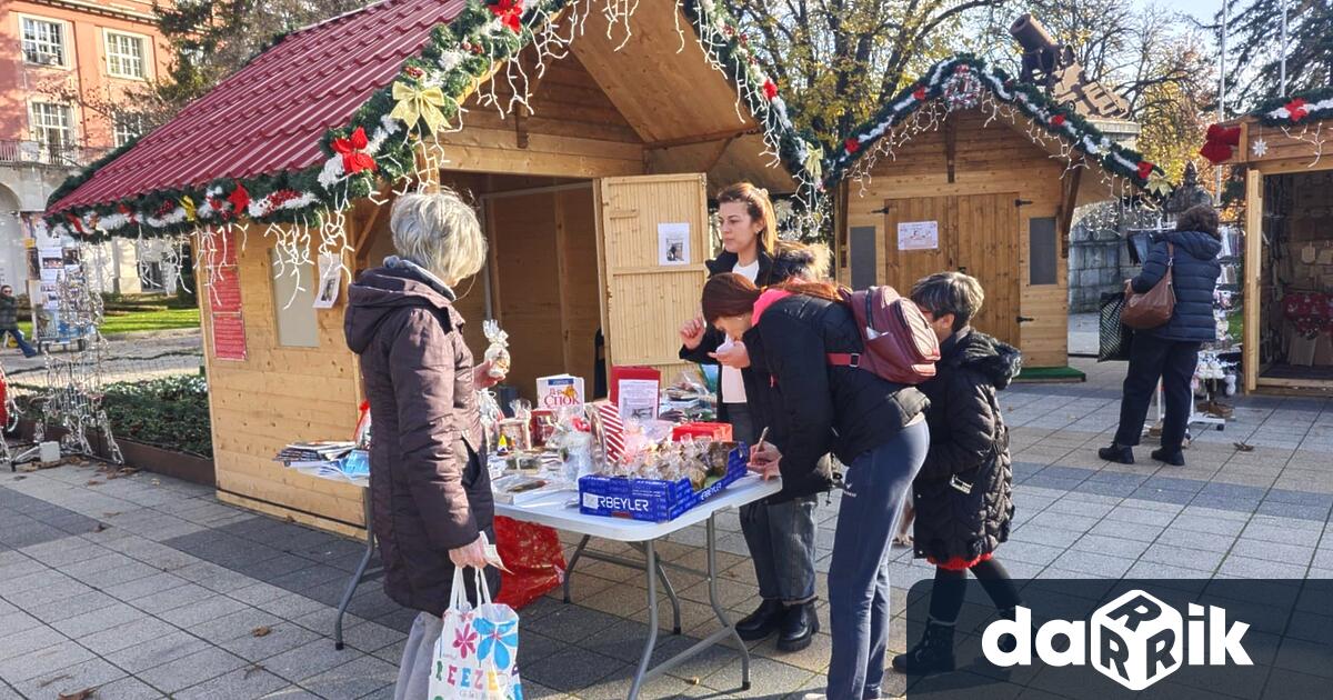 Днес 5 декември 2025 г в Коледното градче на Плевен