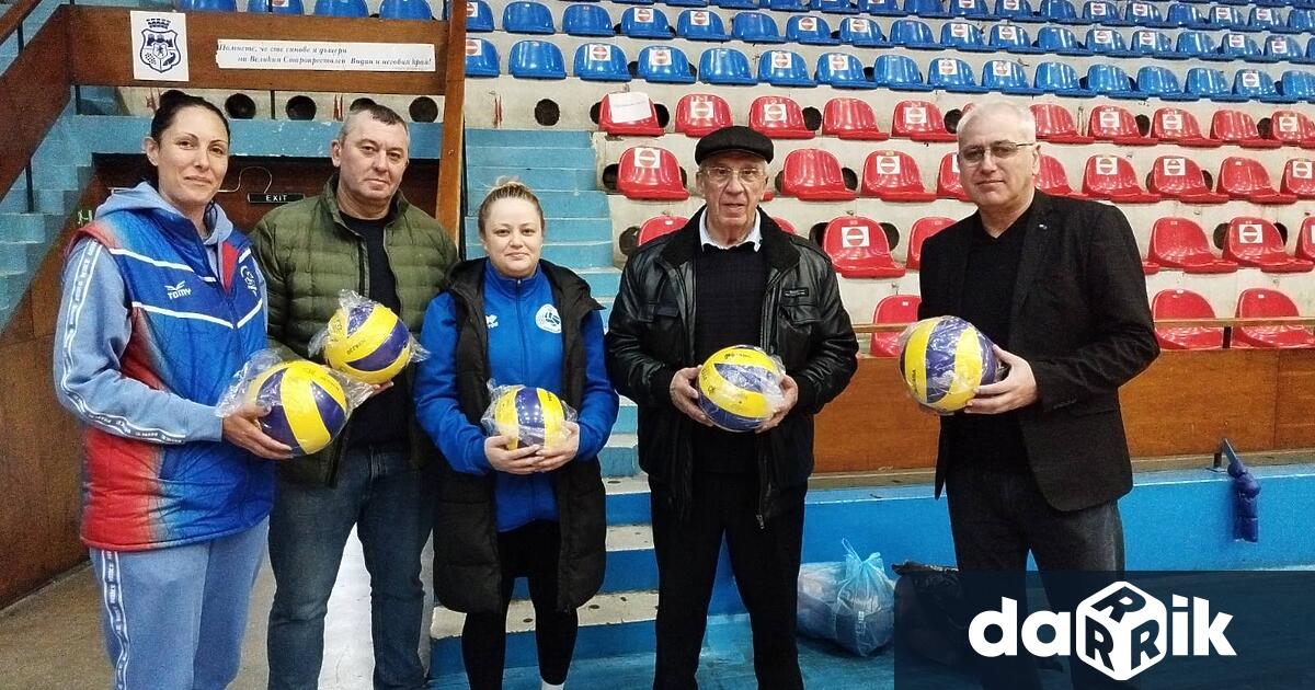 Секретарят на Община Видин Емилиян Енчев връчи дарение на видинските