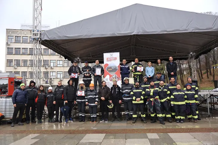 Доброволци от Габрово, Севлиево и Трявна показаха умения за спасителни акции в атрактивно състезание